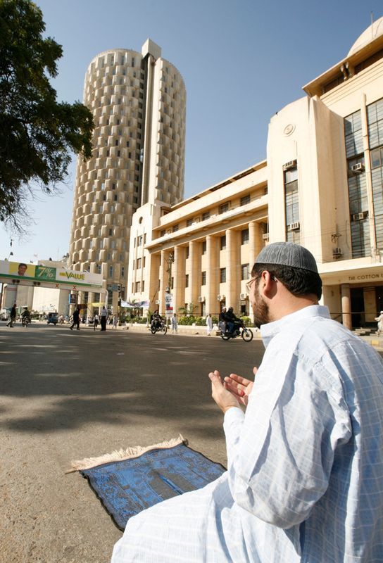 UAE regulator to investigate Pakistan bank for money laundering