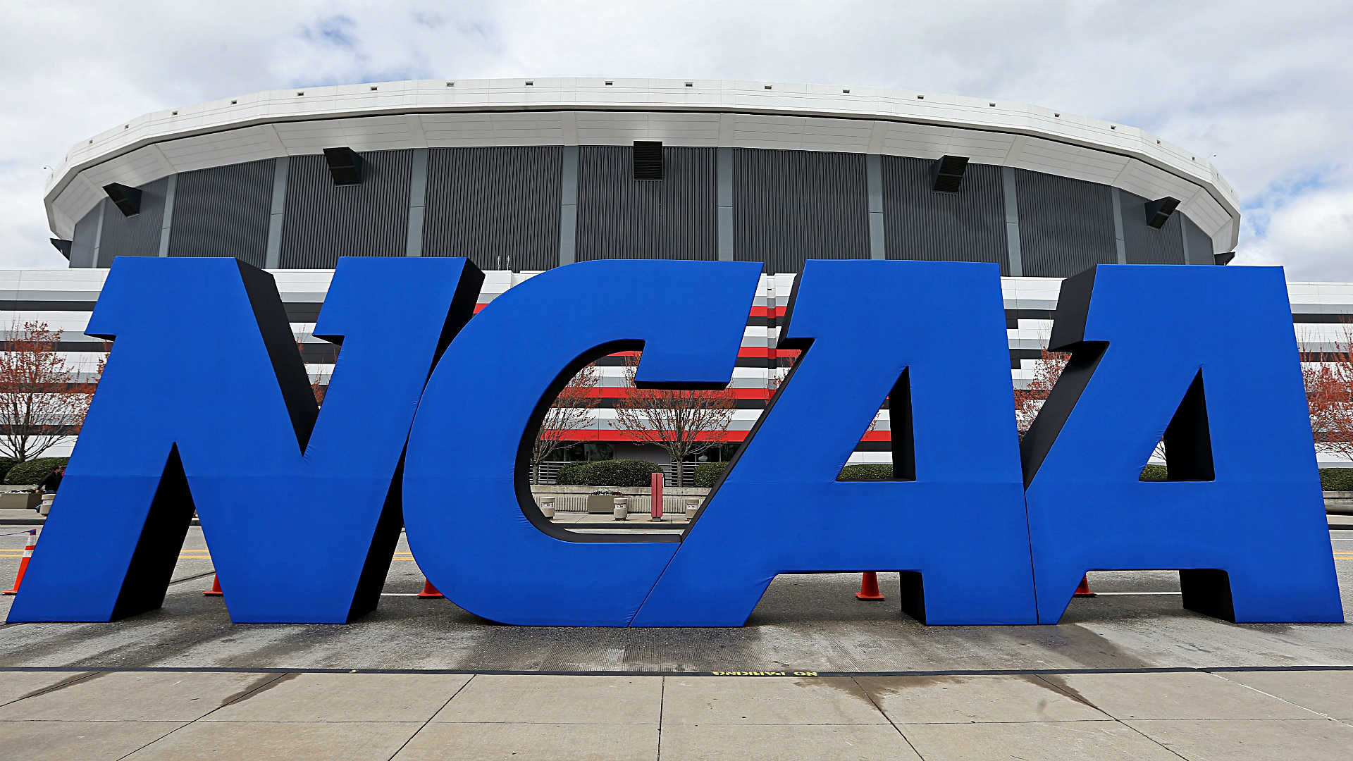 ‘Groundbreaking’ NCAA legislation moves college athletes within few yards of goal to earn money while competing