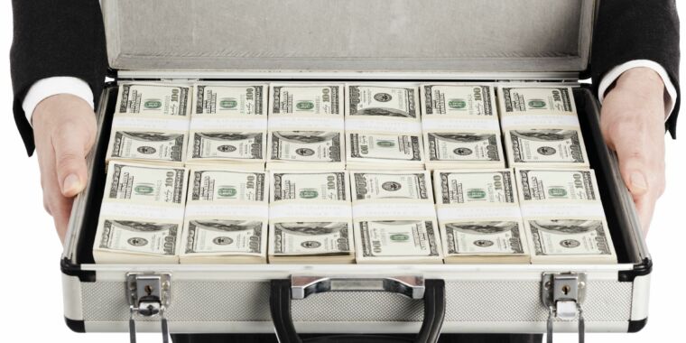 FCC forces T-Mobile to pay $200 million fine for subsidiary Sprint’s fraud