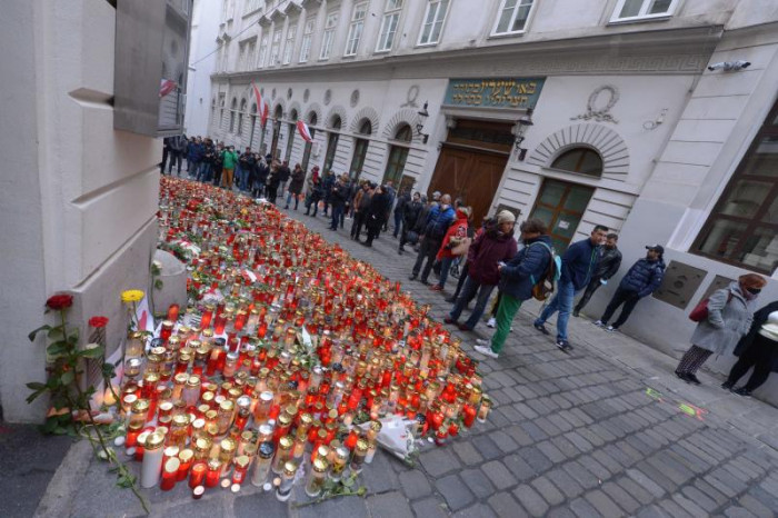 Austria arrests 30 in anti-terrorism raid