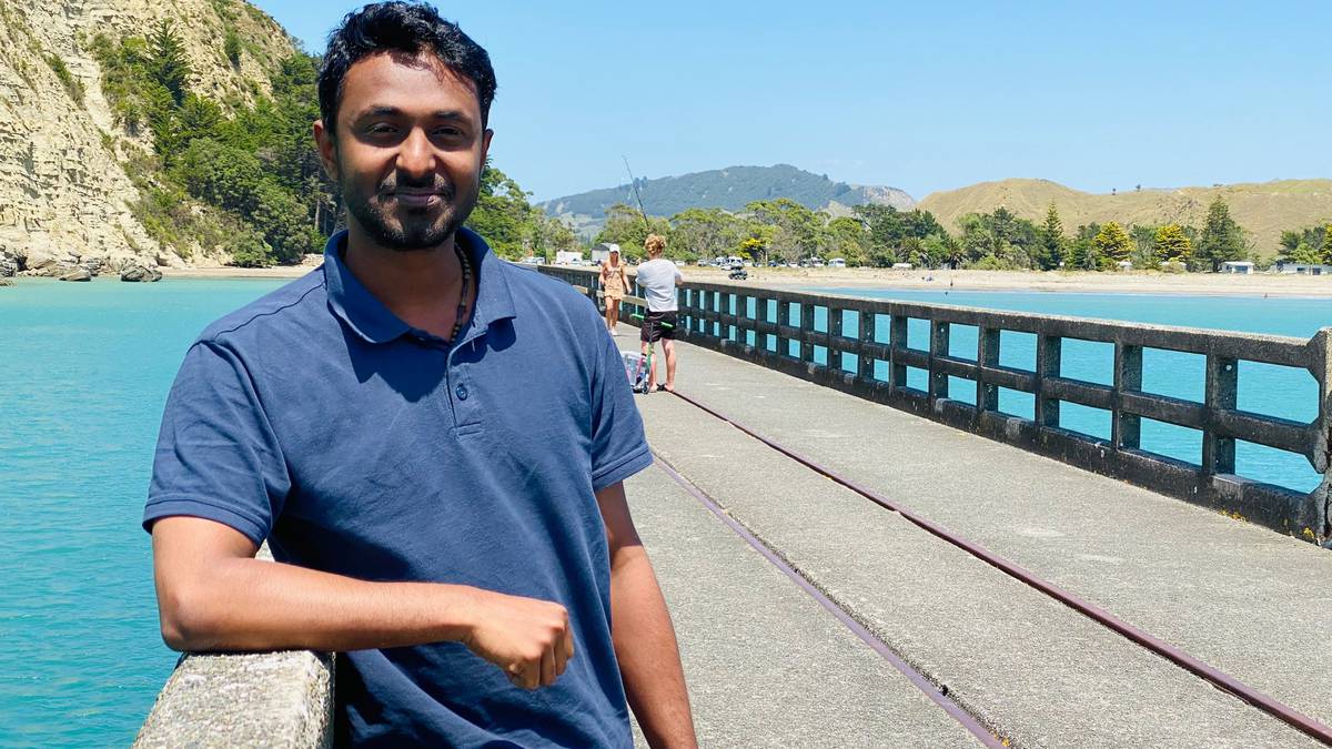 ‘Running out of money and hope’: Plea for Govt to let temporary visa holders return