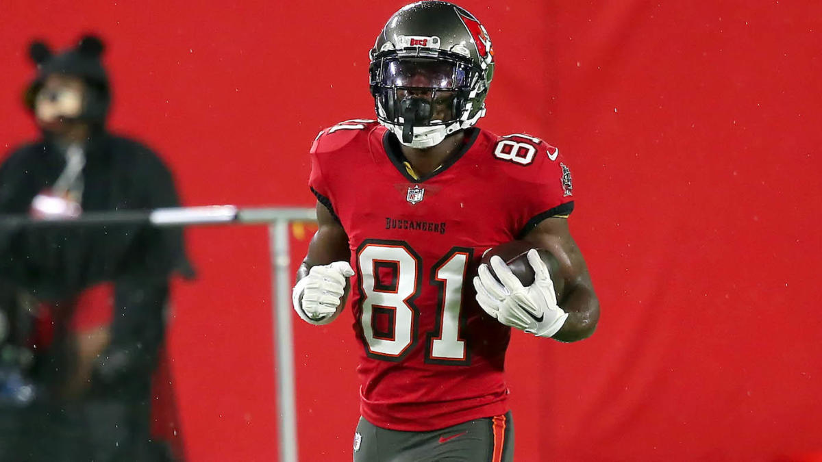 Antonio Brown accused of destroying security camera in his gated community before signing with Buccaneers