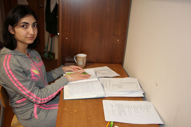Lebanese students abroad fall prey to financial crisis at home