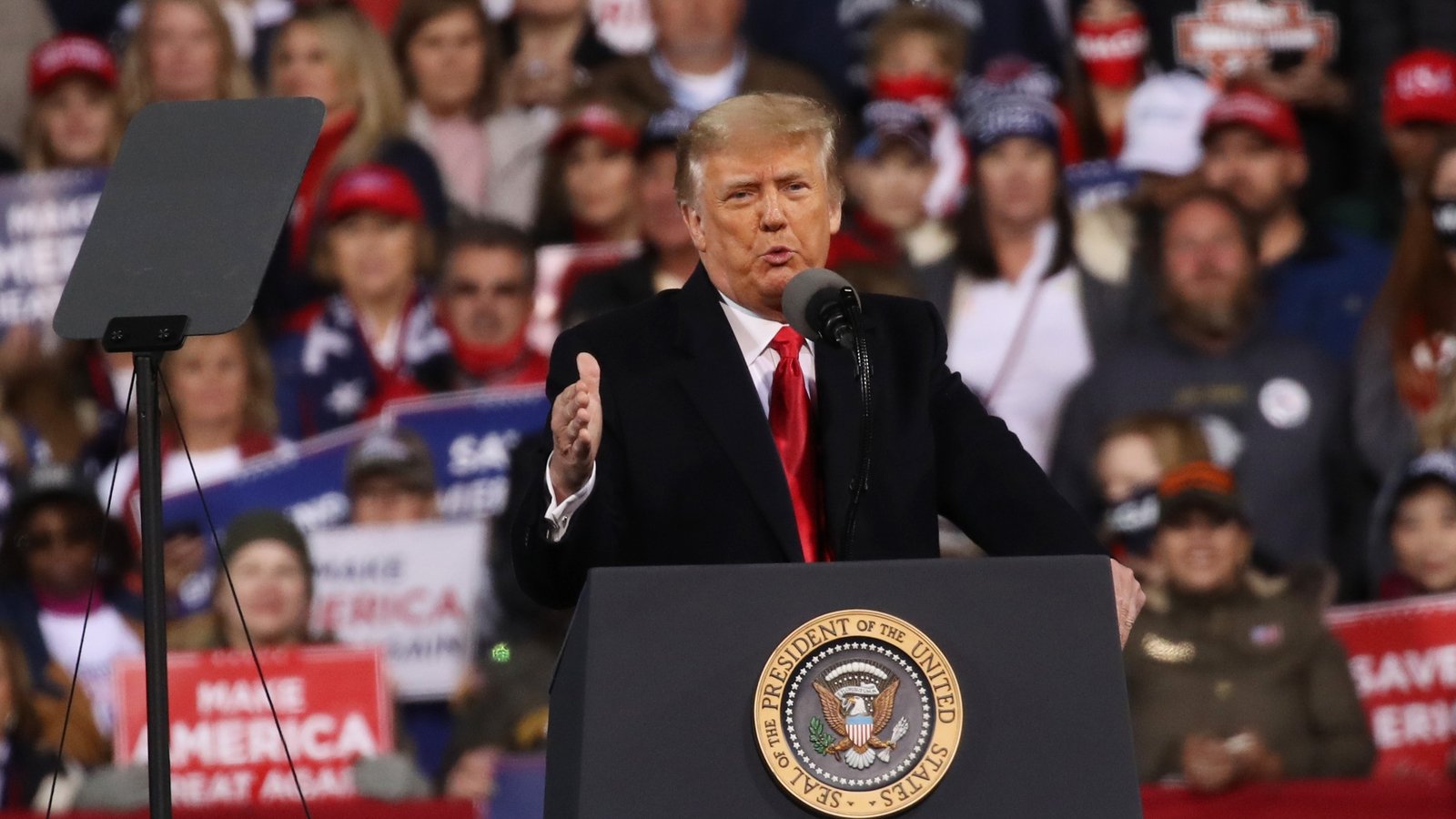 Trump repeats fraud claims at first post-poll rally