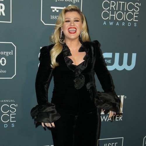 Kelly Clarkson’s estranged husband denies claims he defrauded her