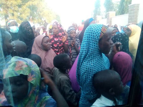 Hundreds Of Beggars Storm Jigawa Governor’s Residence, Seek Financial Assistance