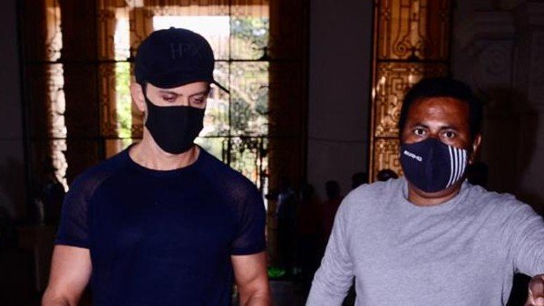 Hrithik Roshan Visits Mumbai Crime Branch To Record Statement In Fake Email Id Case Against Kangana Ranaut