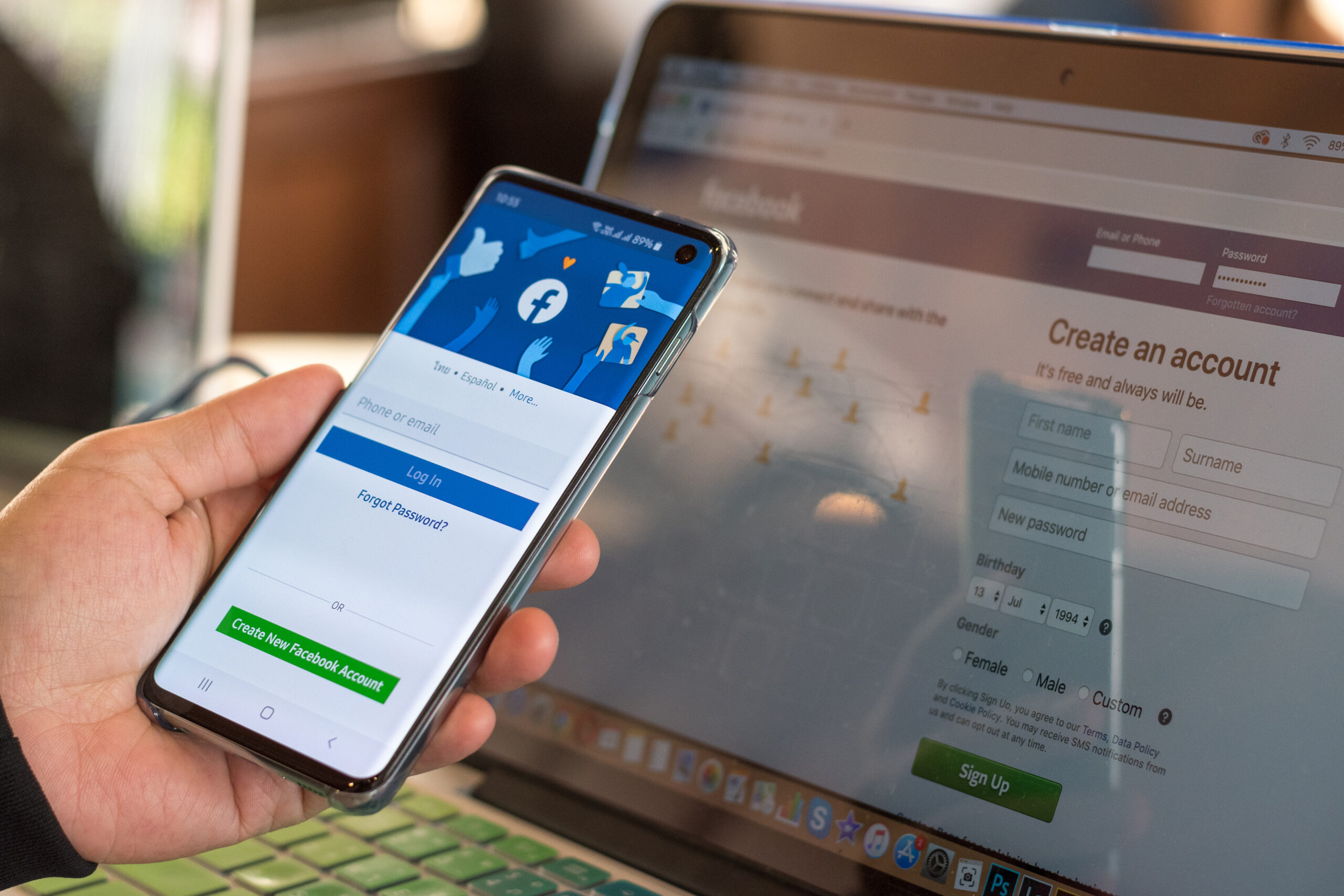 Facebook adds hardware security key support for Android and iOS