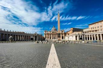 Pope urges fight against organised crime as mafia milks the pandemic