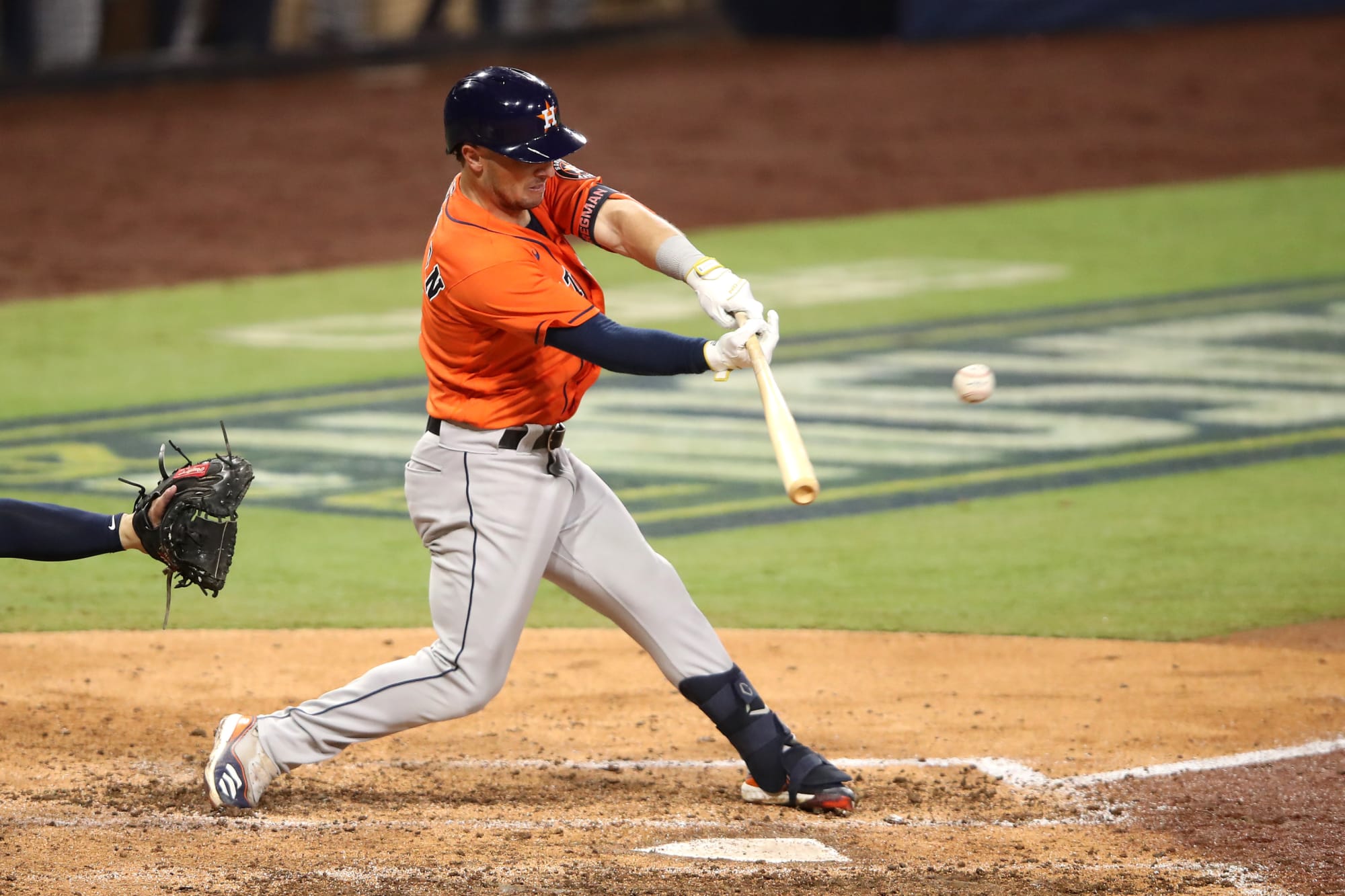 Astros: Security guard trolls Alex Bregman in best way possible