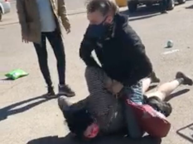 ‘Beyond shocked’: Video shows security guard’s violent attempt to arrest Indigenous woman outside Saskatoon grocery store