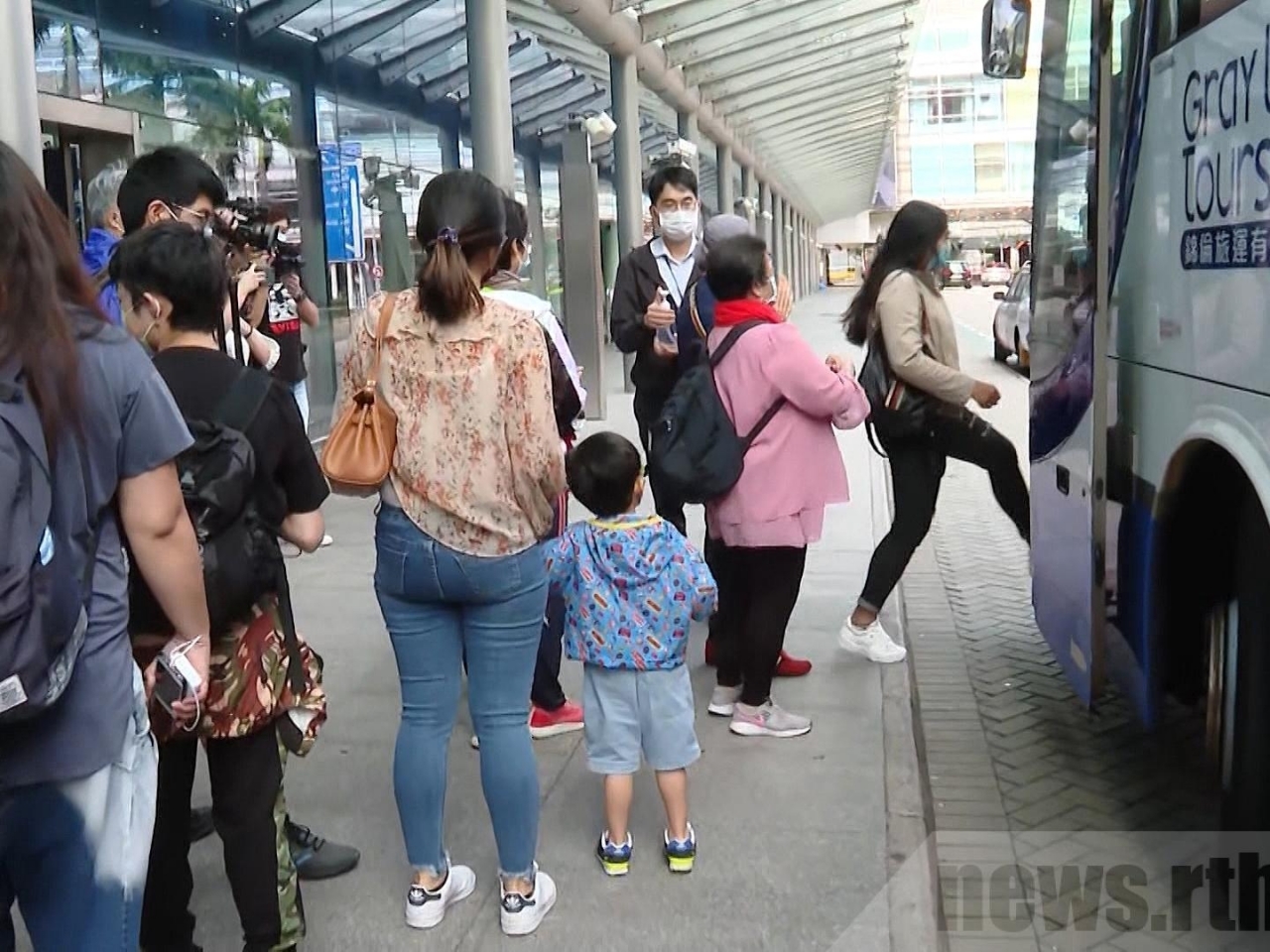 Nineteen arrested over alleged travel subsidy fraud