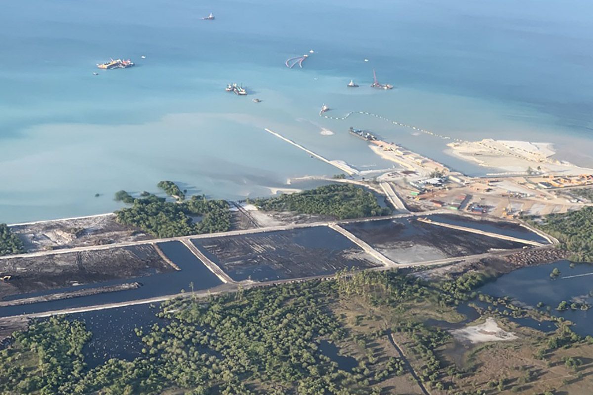 Total Suspends Mozambique LNG Indefinitely on Security Threat