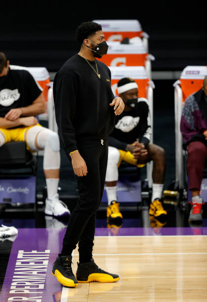 Lakers’ Anthony Davis Reportedly Responds to Motorcycle Crash to Help Security Guard