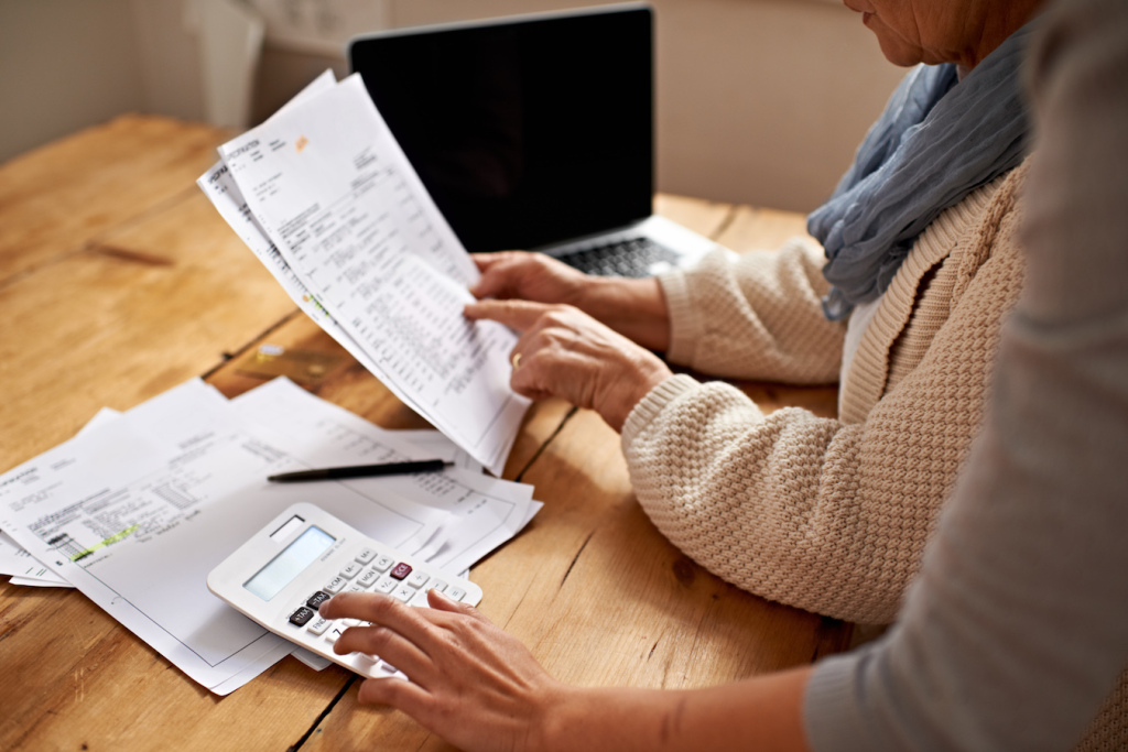 Trouble Managing Money May Be an Early Sign of Dementia