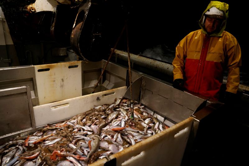 France to hold up EU-UK financial services deal over fisheries