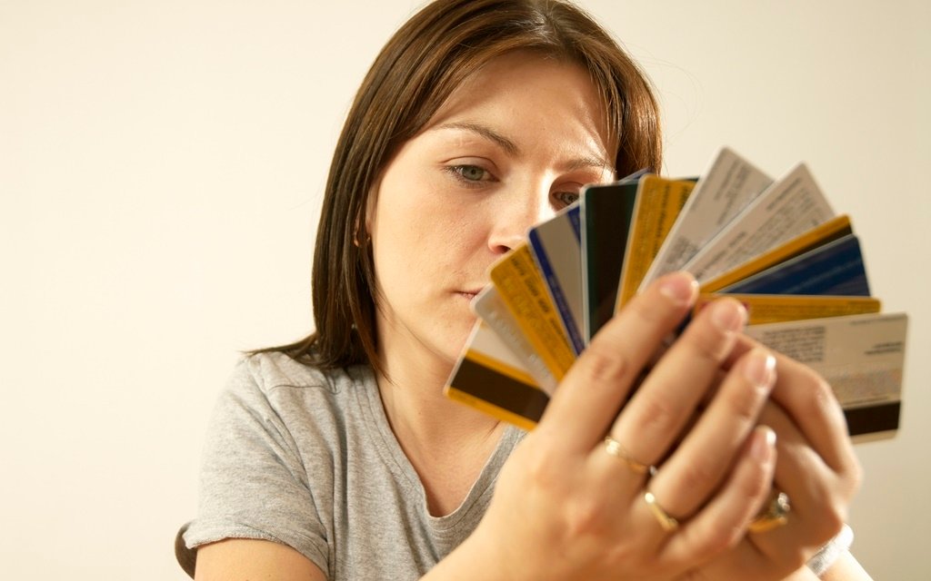 News24.com | MONEY CLINIC | Would it be wise to pay my credit card debt with my savings?