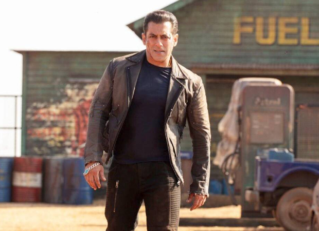 Salman Khan warns those pirating Radhe
