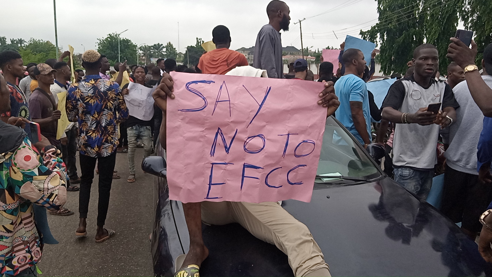 Tension in Osogbo as suspected internet fraudsters protest EFCC raid