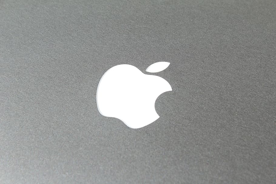 Apple software engineering head explains core differences between iPhone and Mac security
