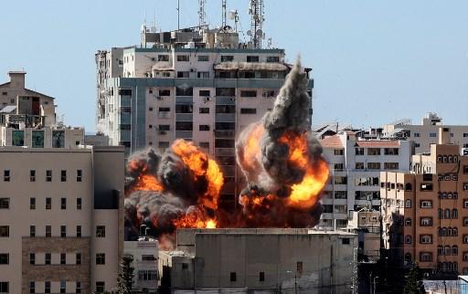 Israel s attacks on Gaza may constitute war crimes –UN rights chief