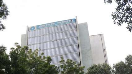 SBI customers BEWARE! State Bank of India warns against fraudsters, lists points for safety