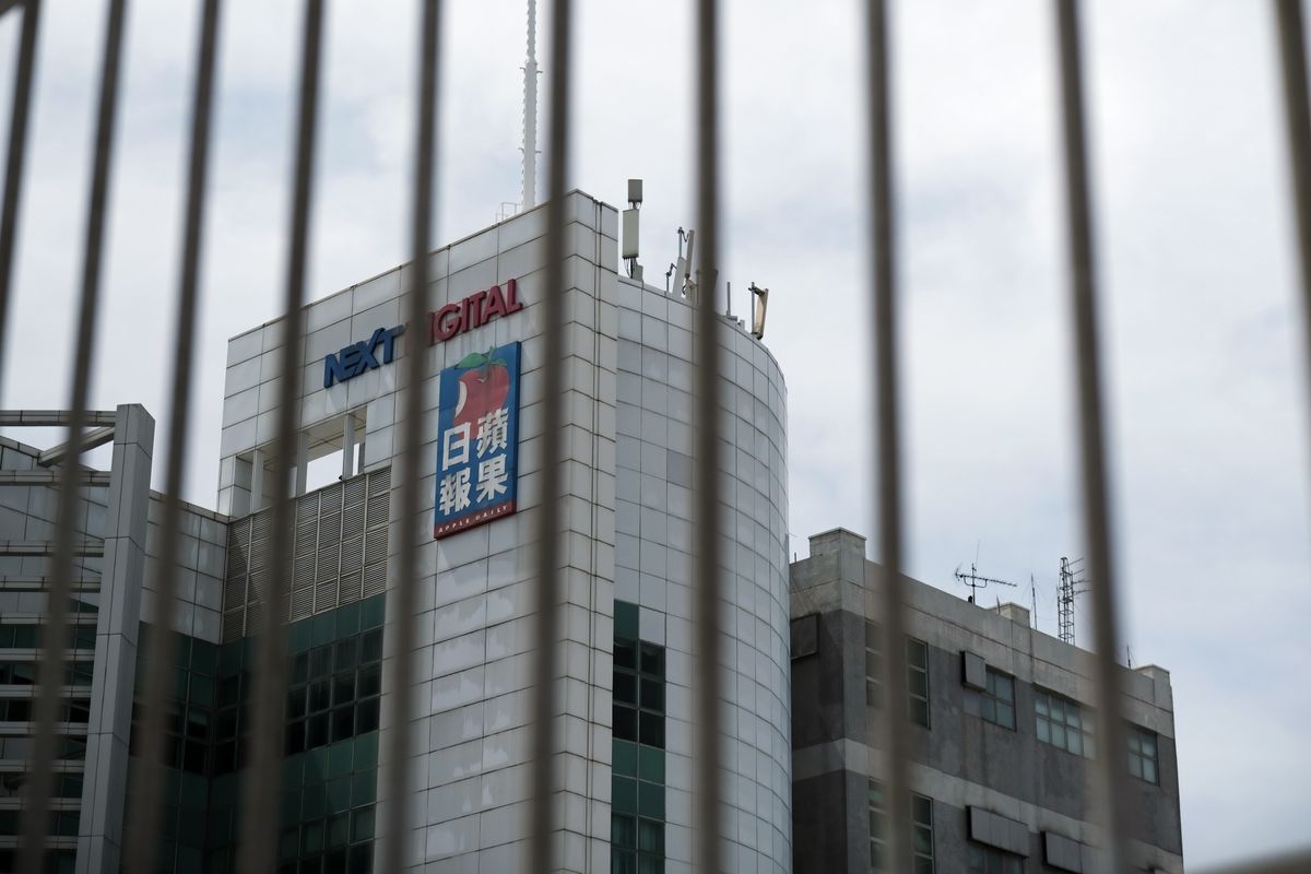 Hong Kong Arrests Apple Daily Staff Under National Security Law