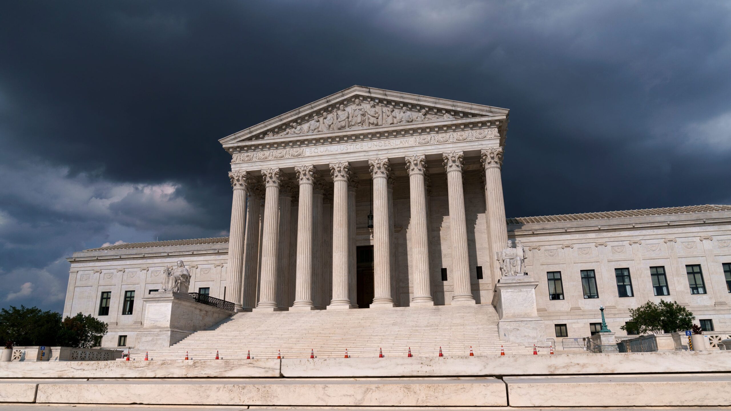 Supreme Court balks at automatic warrantless searches when police are in ‘hot pursuit’ for lesser crimes