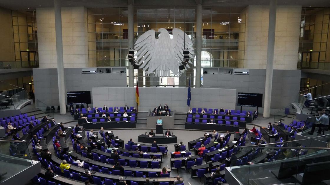 Last dash: German lawmakers pass climate, crime bills
