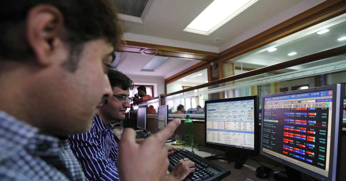 Indian shares flat as Reliance offsets losses in financial stocks