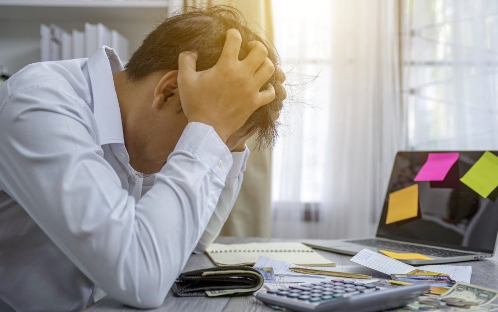 News24.com | MONEY CLINIC | I’m drowning in debt. Do I go for administration, review or consolidation?