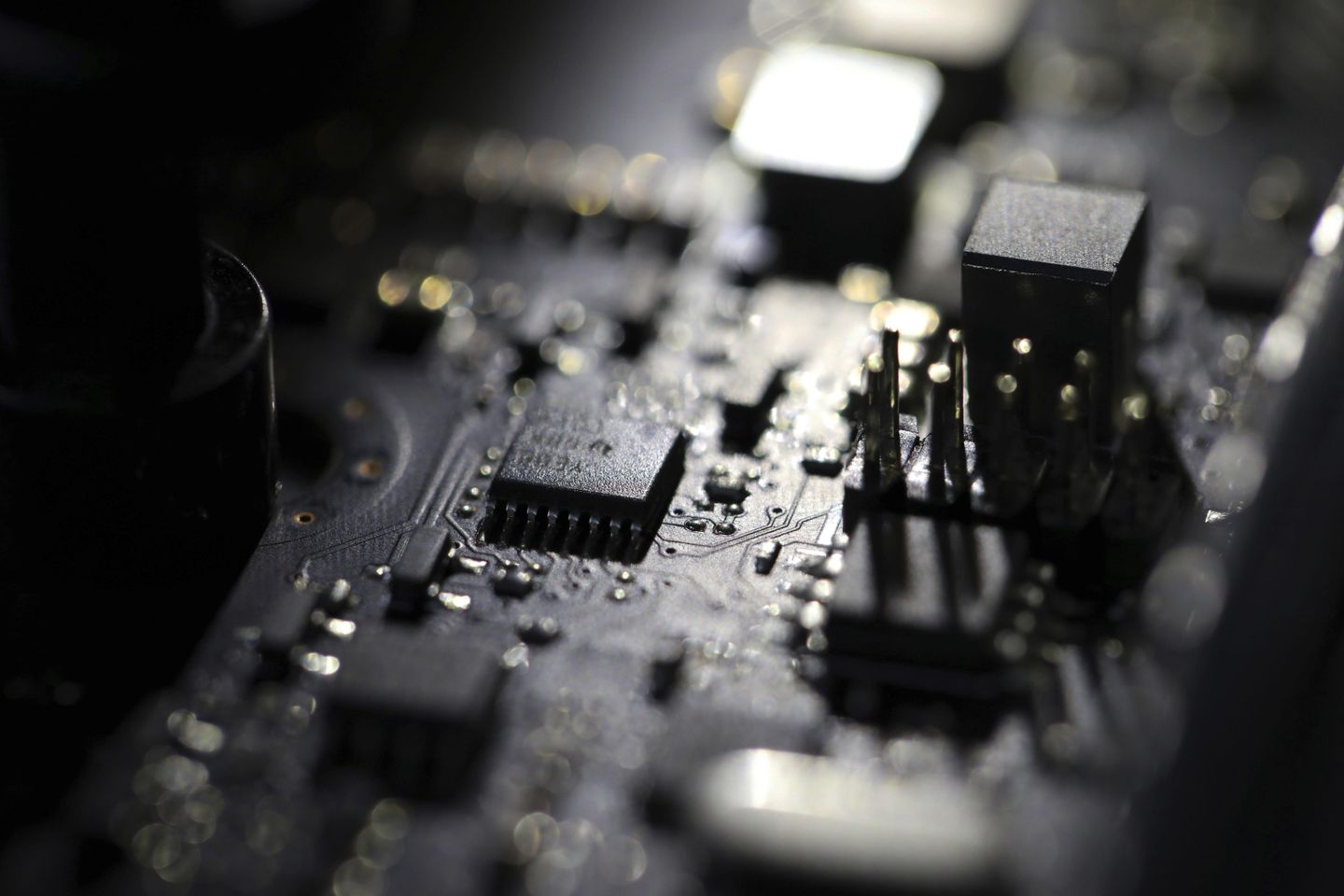 Hunters of cyberattackers go up against crafty ransomware gangs