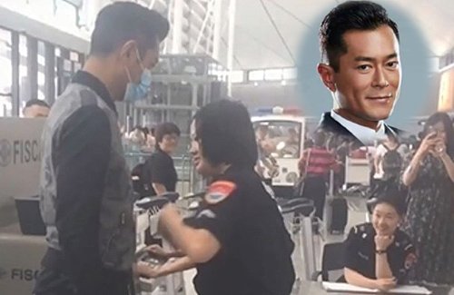 Airport Security Happily Searches Louis Koo
