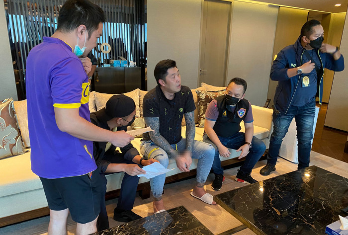 Japanese man held for rubber glove fraud