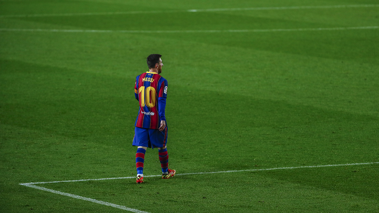 Lionel Messi leaving Barcelona after financial, structural obstacles derail deal