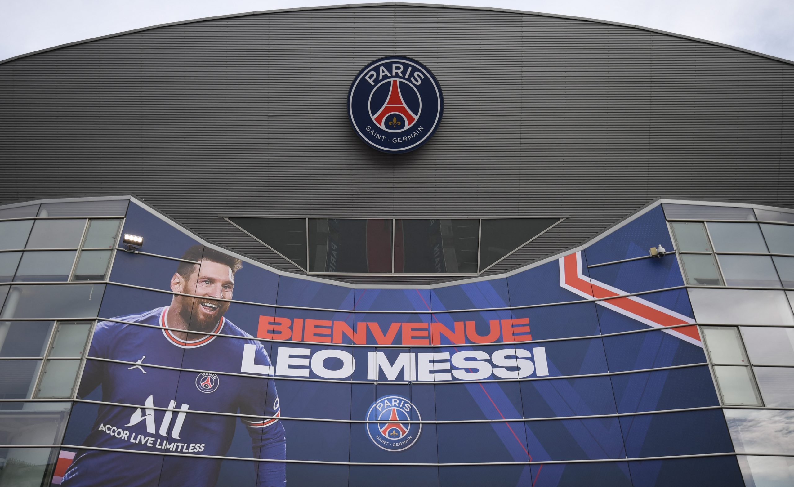 La Liga returns under a financial cloud and without Messi