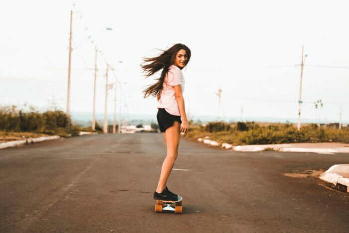 7 Money-Saving Benefits of Commuting by Electric Skateboards