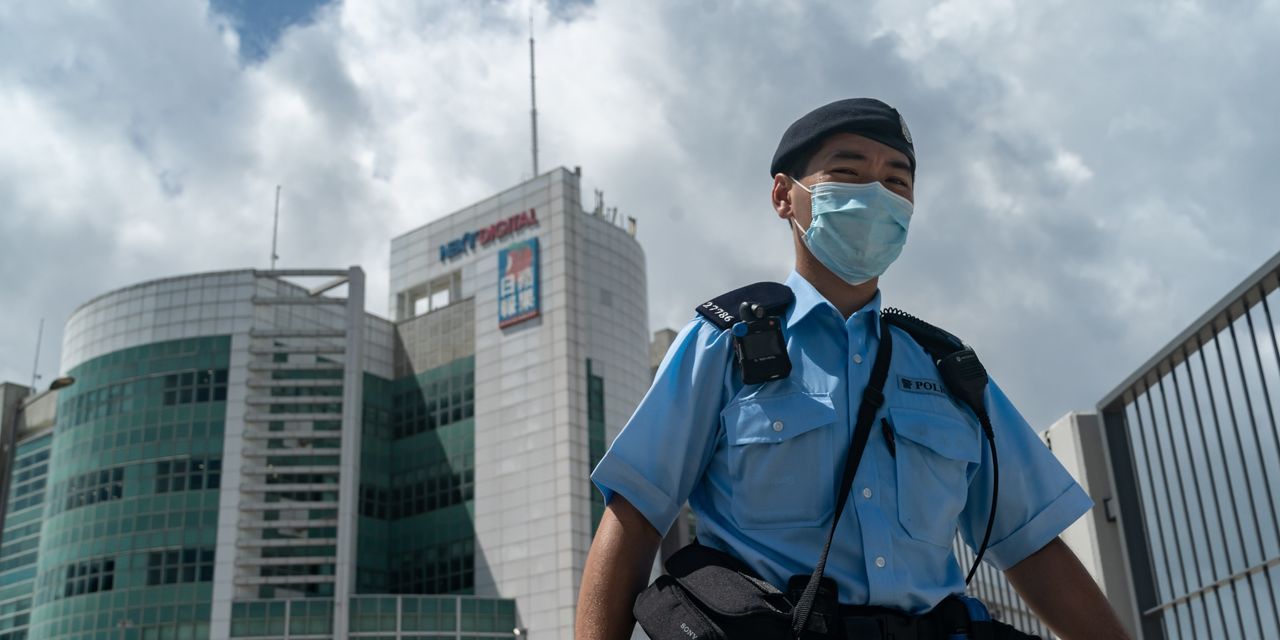 Directors of Apple Daily Publisher Quit, Citing National-Security Crackdown