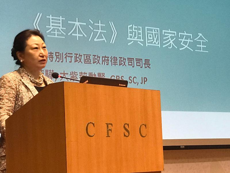 SJ speaks with students on proper concepts of Basic Law and national security (with photos)