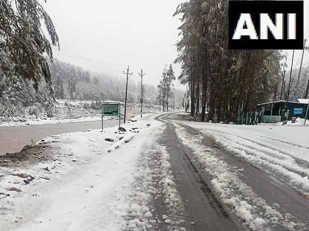 3 security personnel, captured Pak terrorist injured in Kashmir firing
