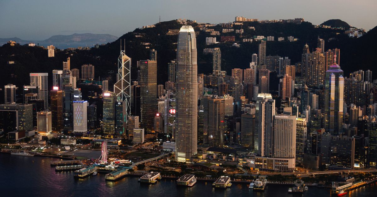 Hong Kong banks to disclose related property of clients who breach security law