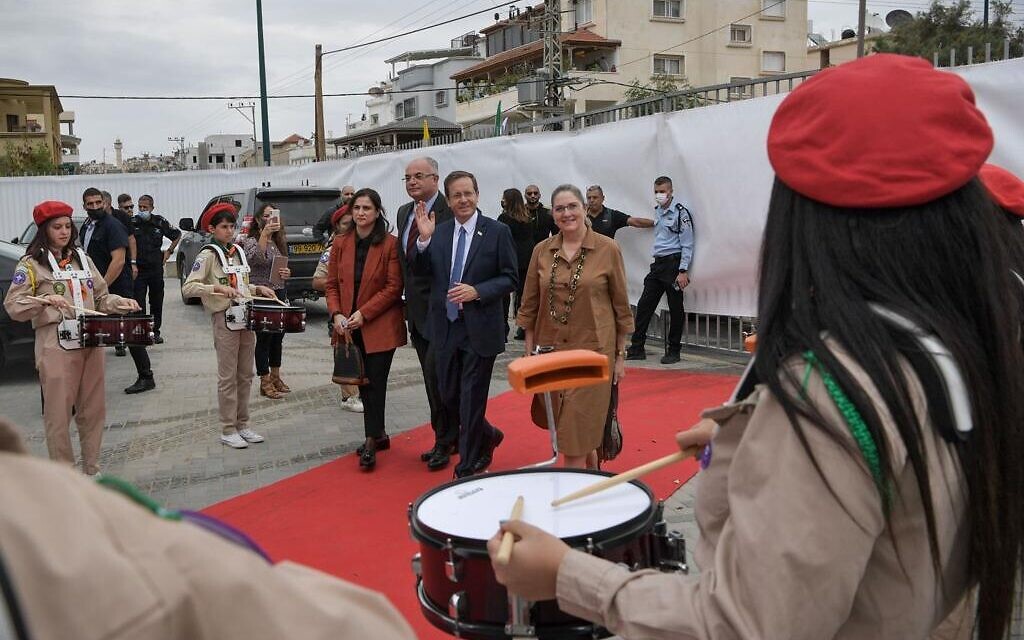 Visiting Taibe, president says silence on Arab crime wave ‘unacceptable’