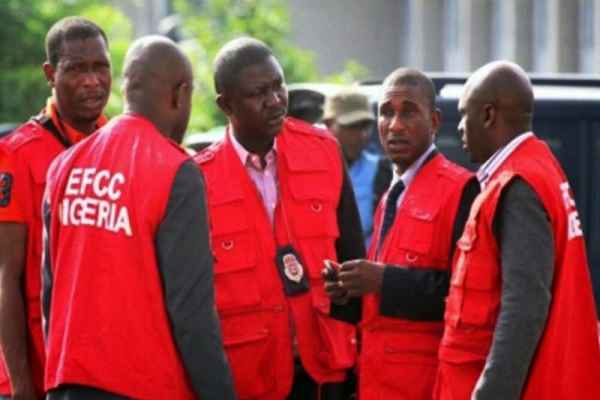 EFCC arrests 20 suspected internet fraudsters