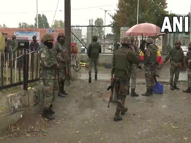 Terrorists fire at security forces at SKIMS Hospital in Srinagar