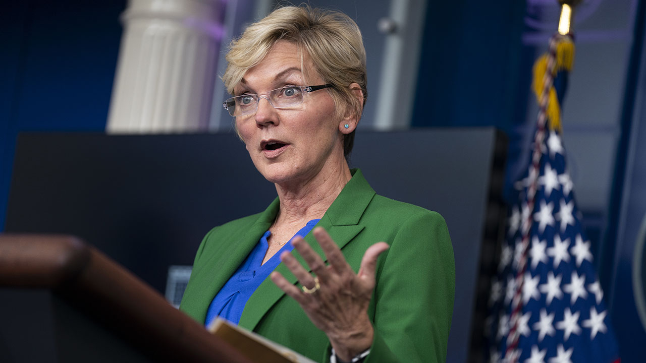 Biden administration ‘took a chainsaw’ to energy industry, global security: Dagen McDowell