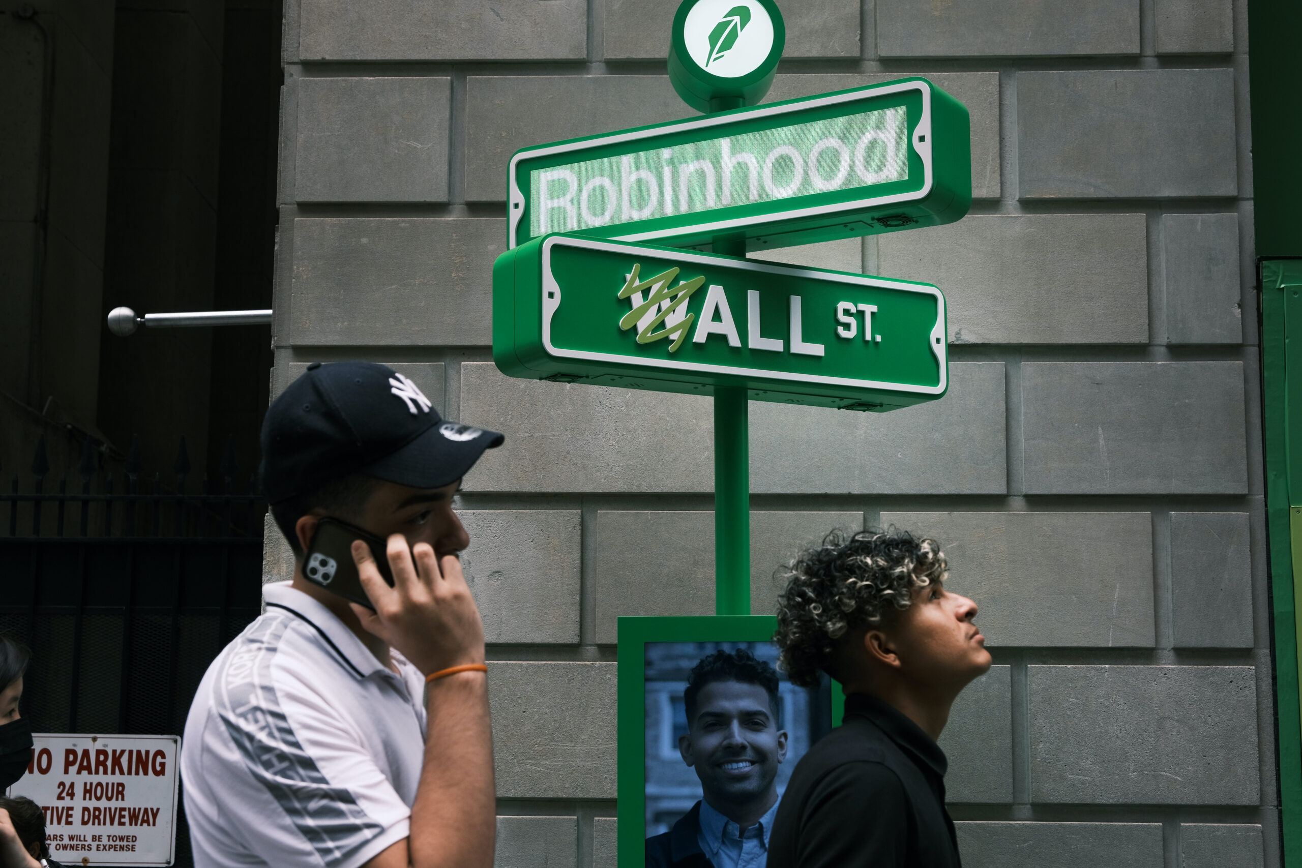 Robinhood Says It Was Hacked and Extorted But Nobody Lost Any Money