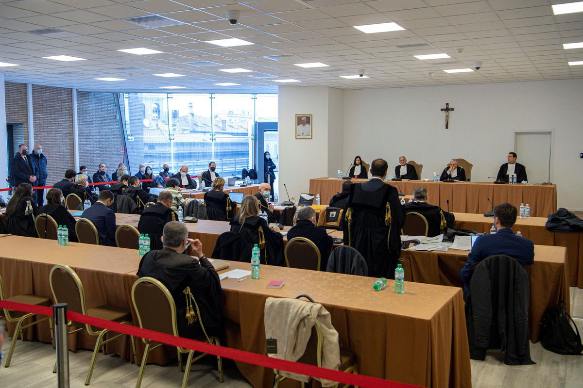 Defense in Vatican financial trial demands to see pope’s testimony