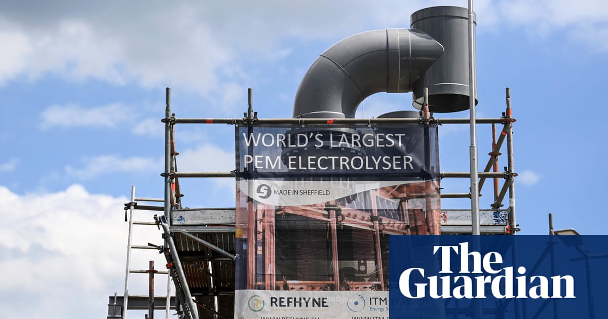 Green hydrogen beats blue on emissions and financial cost, Australian study finds