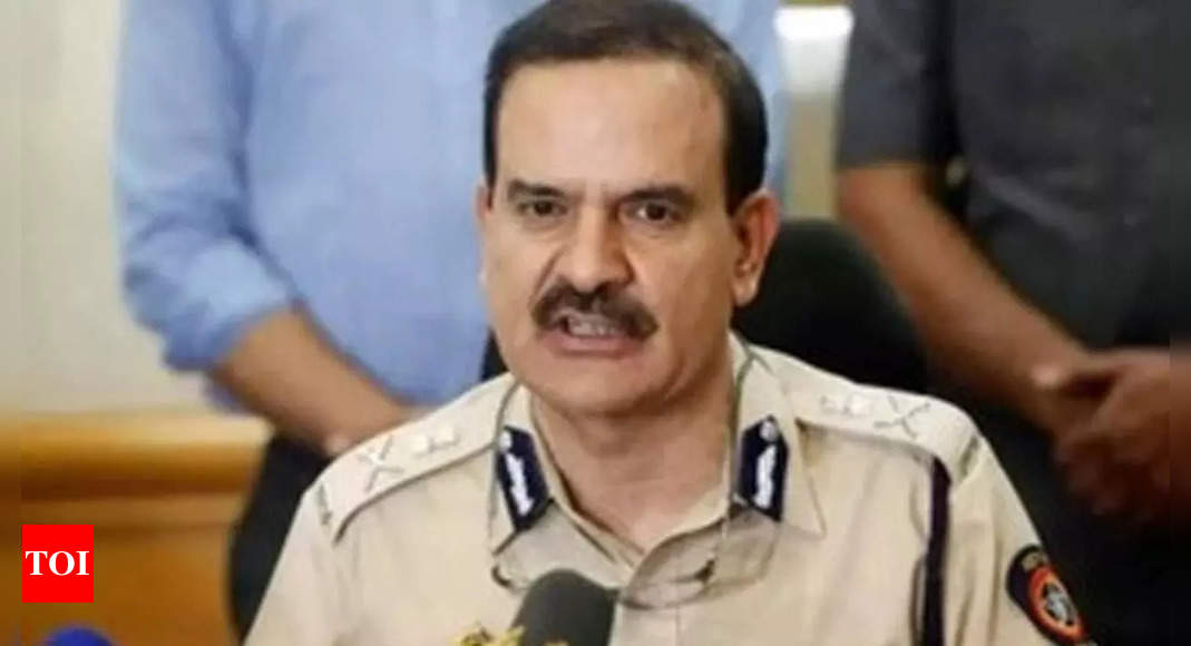 Param Bir Singh turns up at Mumbai crime branch