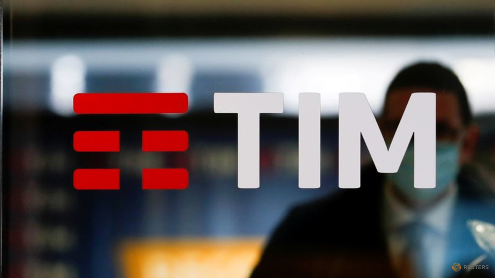 JPMorgan to back KKR’s 45 billion euro financing in TIM deal -paper